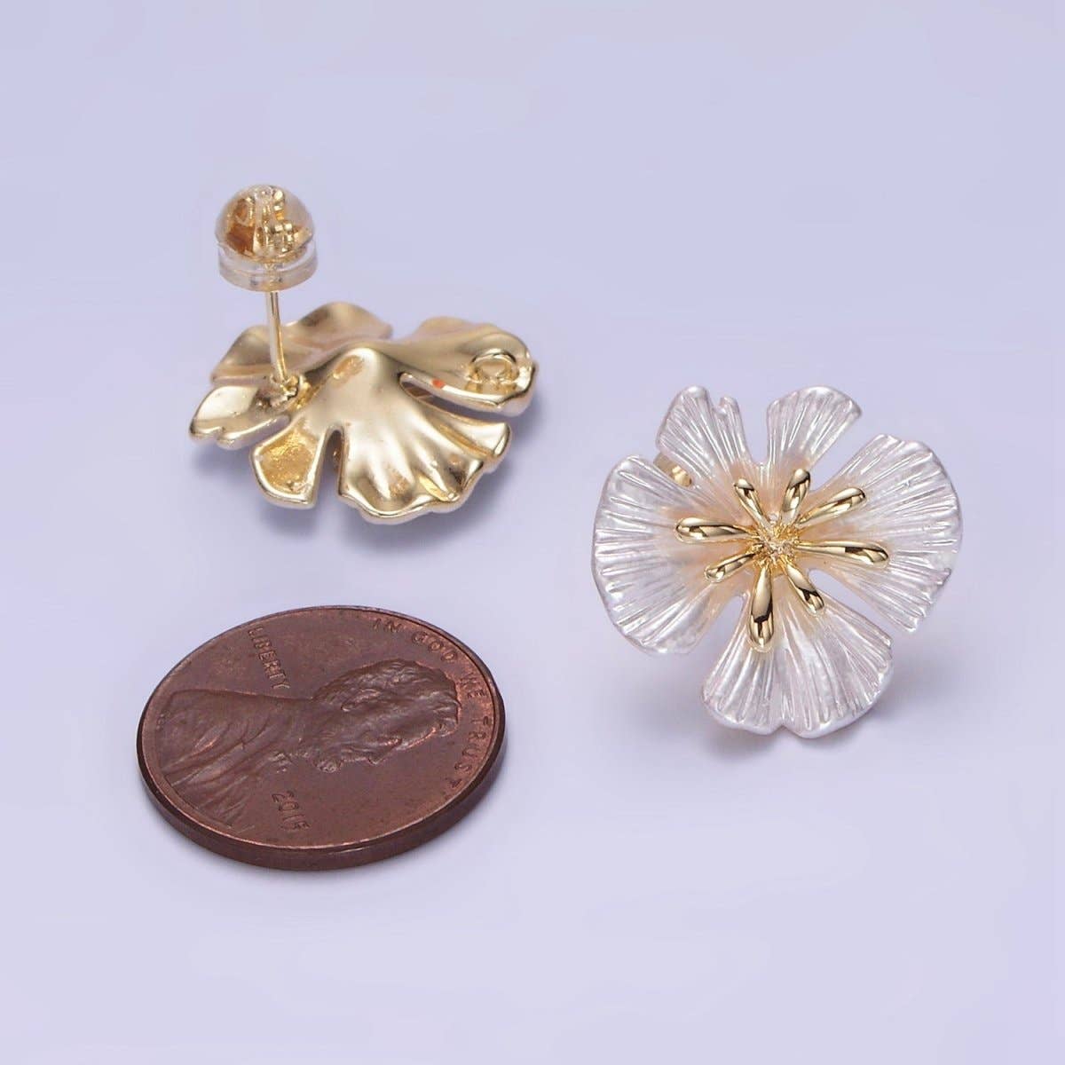 14K Gold Filled Shell Pearl Flower Studs